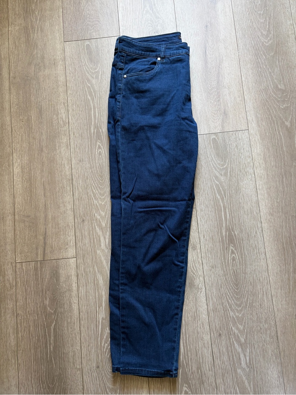 Universal Women's Skinny Jeans in Dark Blue (new without tags)